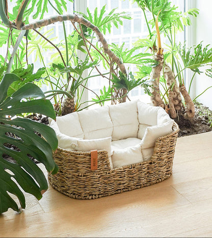 ZEZE oval rattan pet bed 68x45x24cm